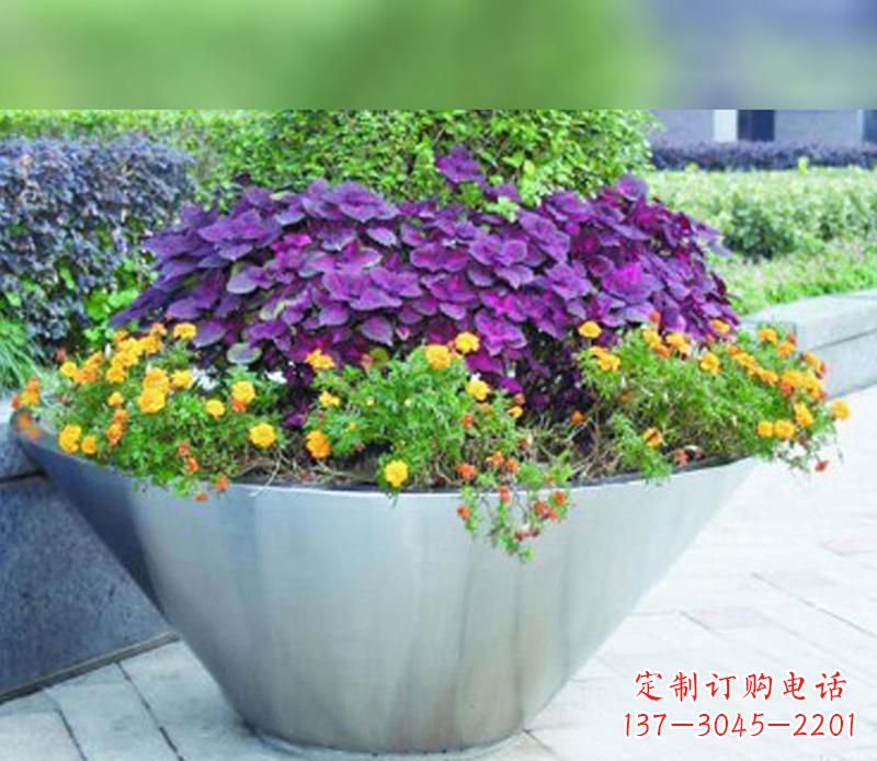 武汉中领雕塑精致无比的花盆雕塑
