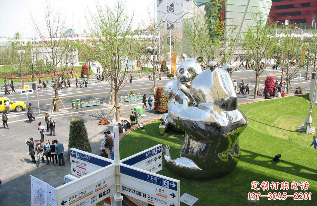 武汉镜面不锈钢熊猫大型雕塑