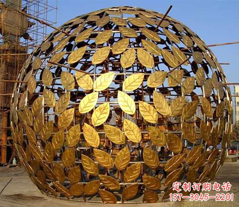 武汉不锈钢树叶镂空球景观雕塑