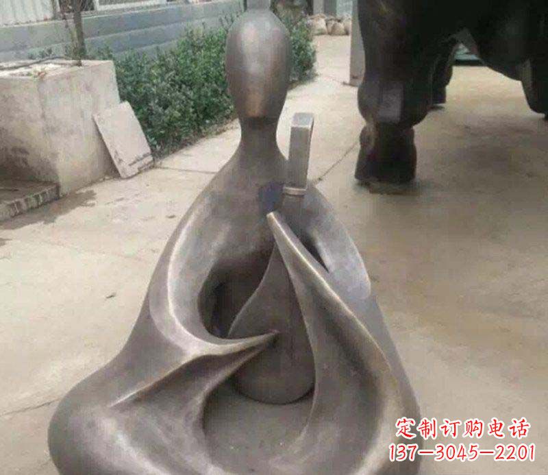 武汉抽象景观弹琵琶铜雕