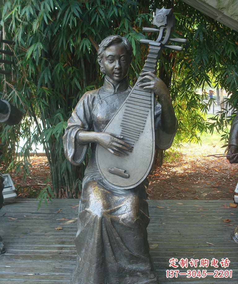 武汉精美绝伦的琵琶女郎铜雕