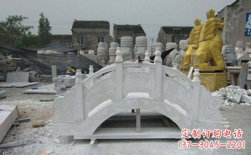 武汉精美的大理石拱桥雕塑