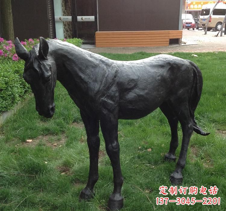 武汉大型雕塑装置——马雕塑