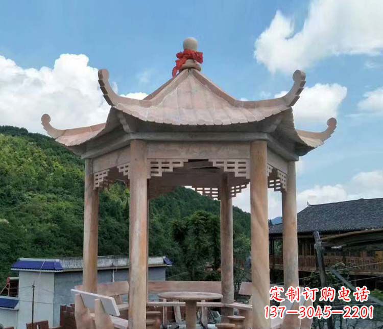 武汉一流的公园晚霞红六角石雕凉亭