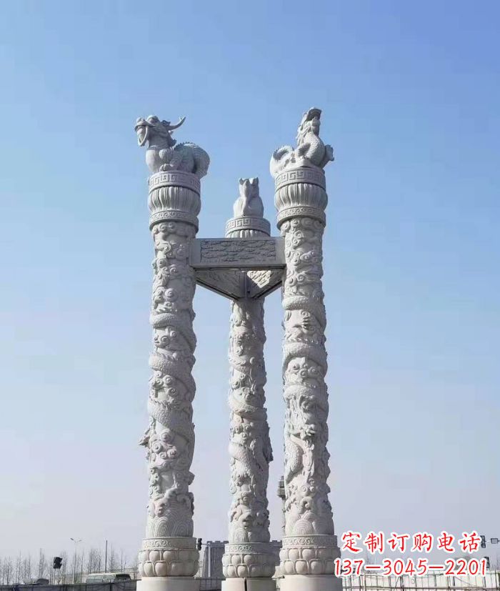 武汉领雕塑:十二生肖石柱多彩景观