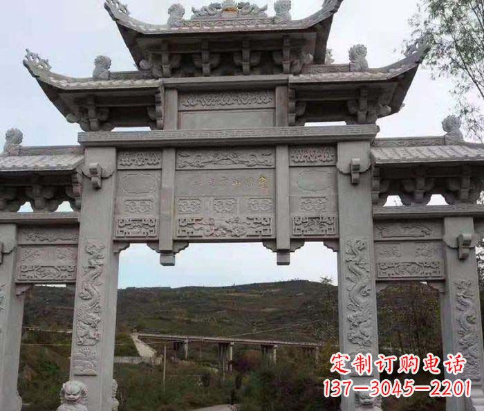武汉地标性的三门石雕牌坊