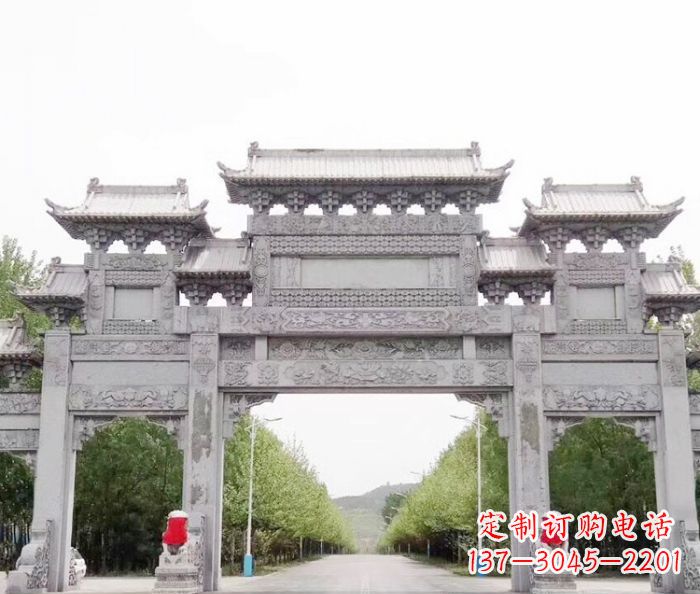 武汉三门石雕牌坊,独具特色的地标雕塑