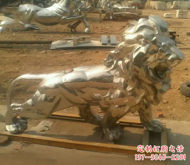 武汉一缕金光,精致的镜面不锈钢狮子雕塑