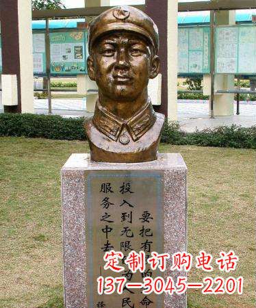 武汉让爱与正义永远绽放光芒——雷锋雕塑