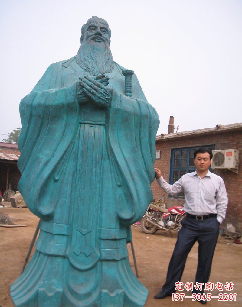 武汉来自中国历史的经典孔子雕塑