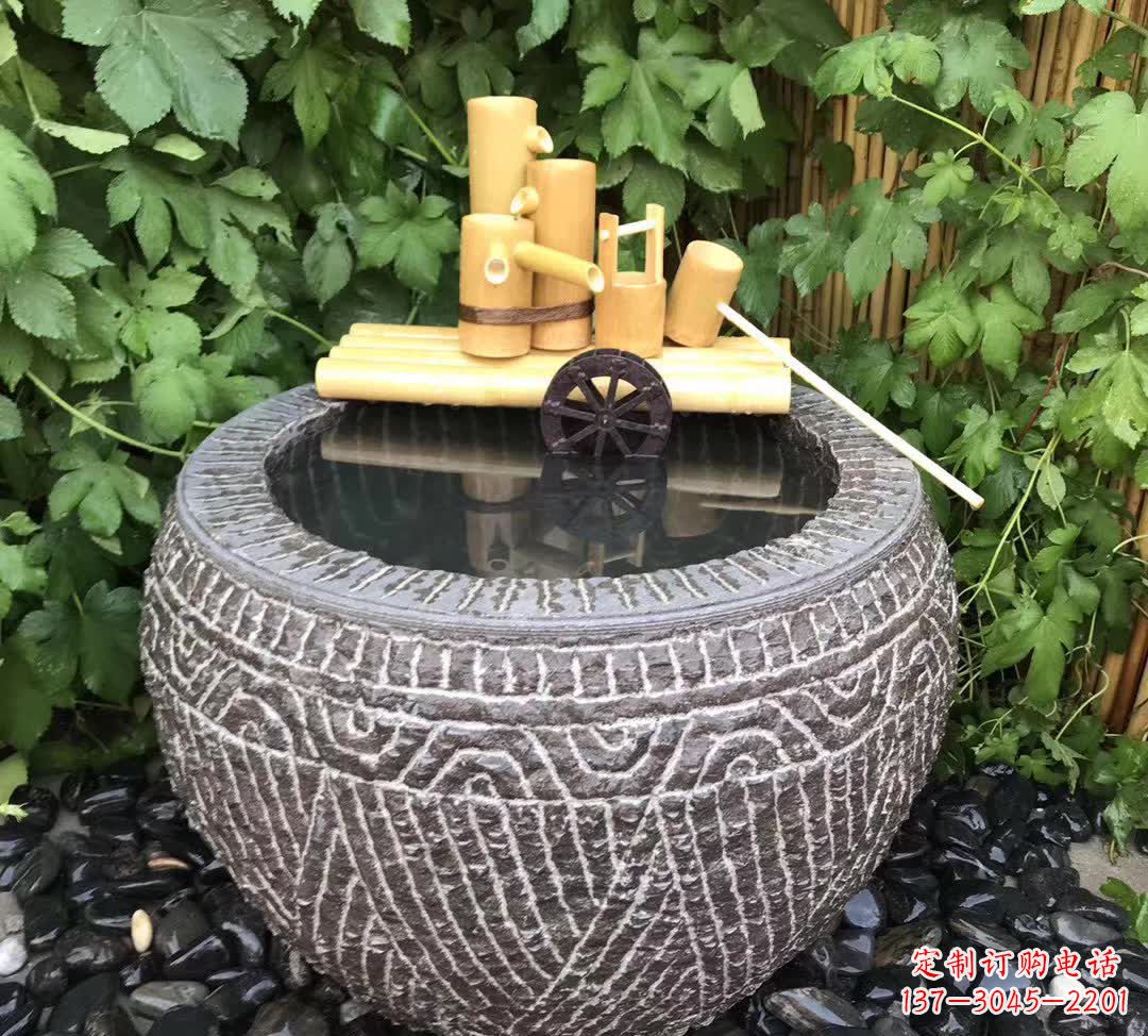 武汉异彩纷呈的水缸雕塑