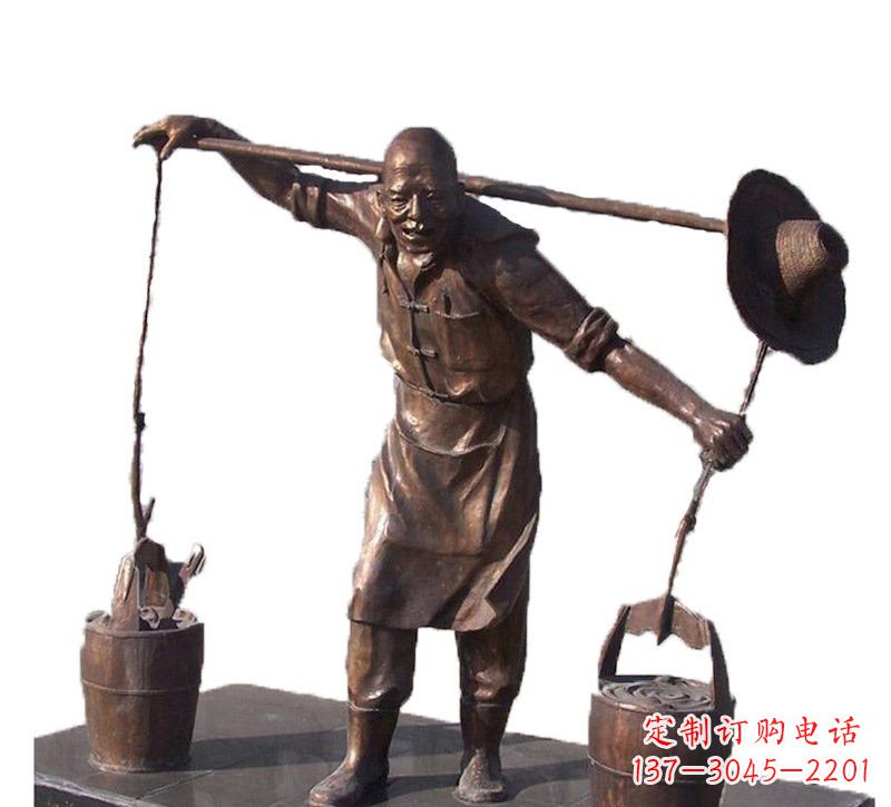 武汉挑扁担的老人铜雕