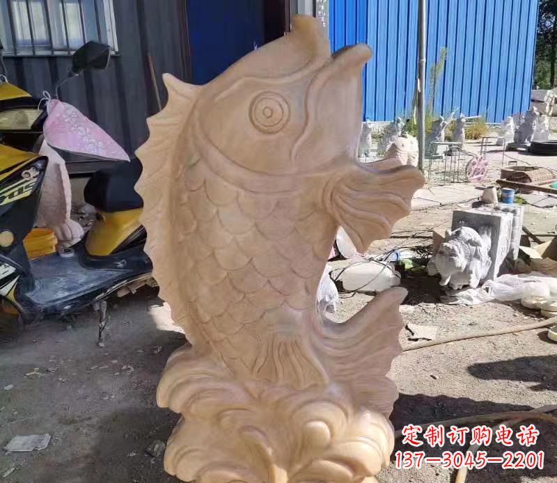 武汉晚霞红喷水鲤鱼石雕
