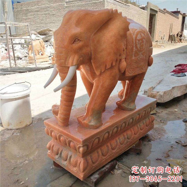 武汉晚霞红石雕大象