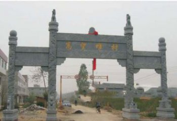 武汉艺术之美，青石村口牌坊雕塑