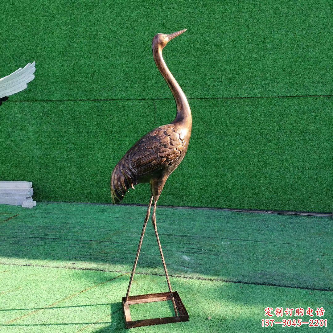 武汉仙鹤衔芝铜雕