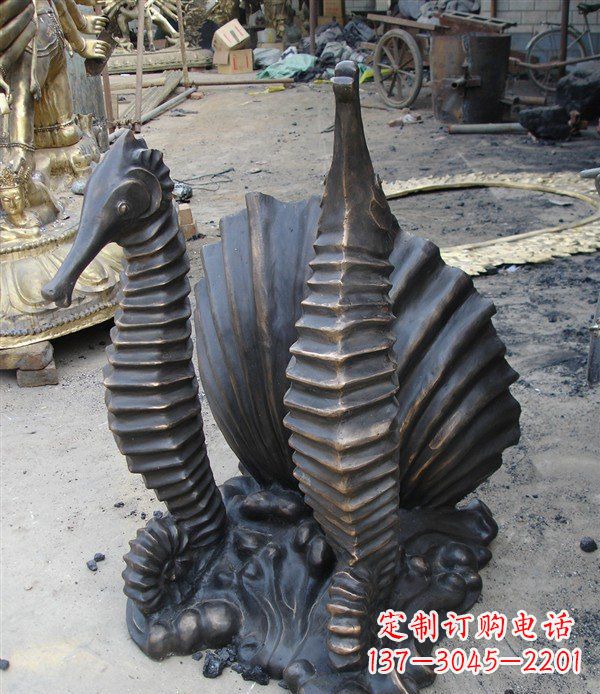 武汉小区动物海马铜雕