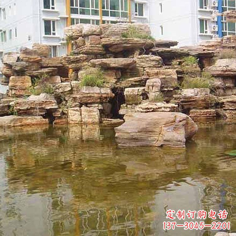 武汉小区庭院假山鱼池