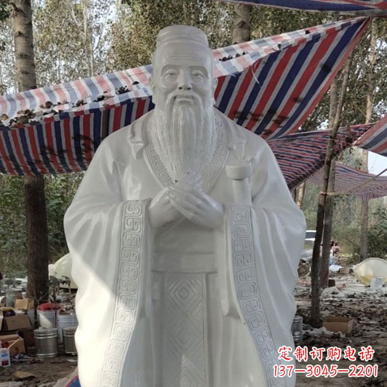 武汉校园孔子雕像