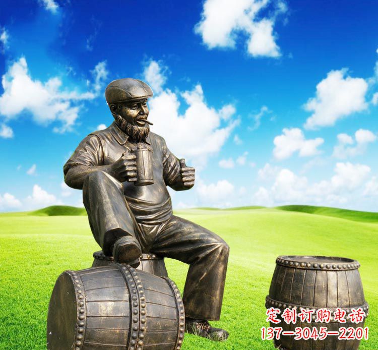 武汉坐酒桶喝啤酒的西方人物铜雕